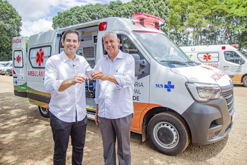 Deputado Jamil Calife entrega ambulância Semi-UTI adquirida com emenda de R$ 311 mil