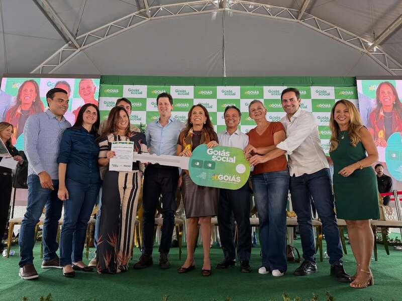 Jamil Calife participa da entrega de veículos para assistência social de todos os municípios de Goiás