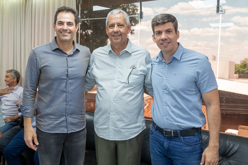 Deputado Jamil Calife e presidente da Goinfra Pedro Sales visitam prefeito Velomar no dia do seu aniversário