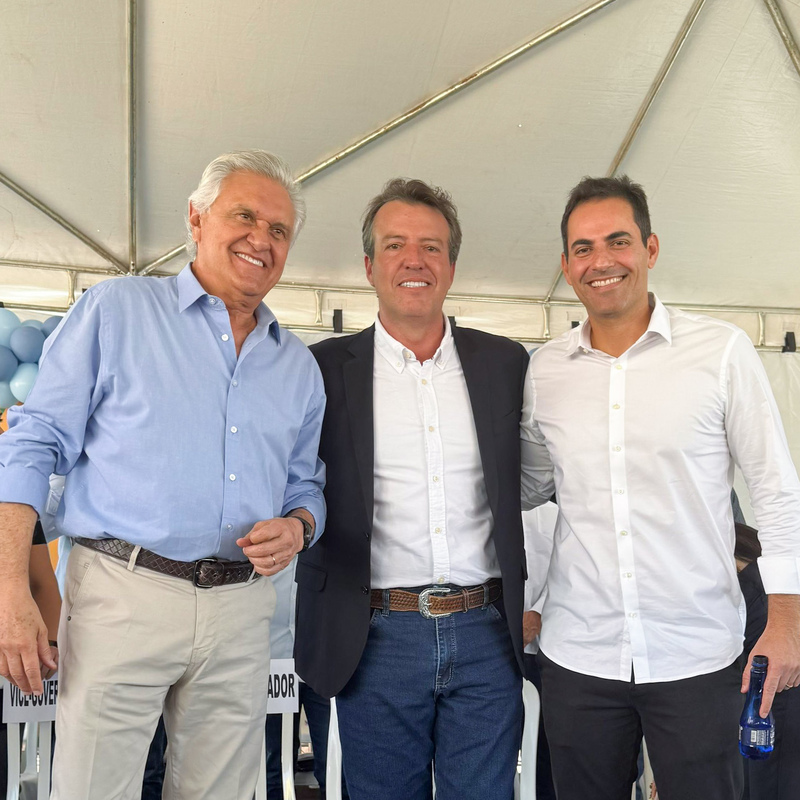 Jamil Calife participa da entrega de 100 casas a custo zero em Quirinópolis ao lado do governador Ronaldo Caiado