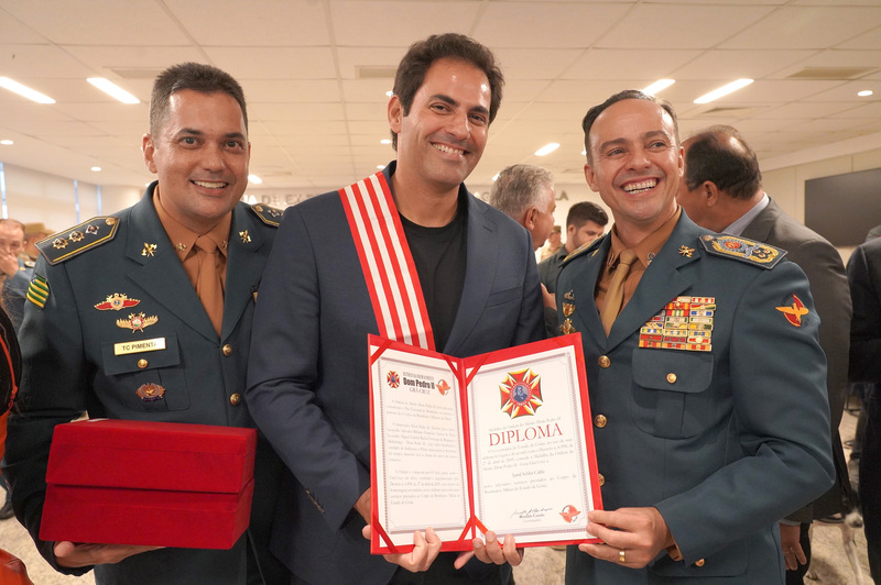 Jamil Calife é condecorado pelo Corpo de Bombeiros Militar