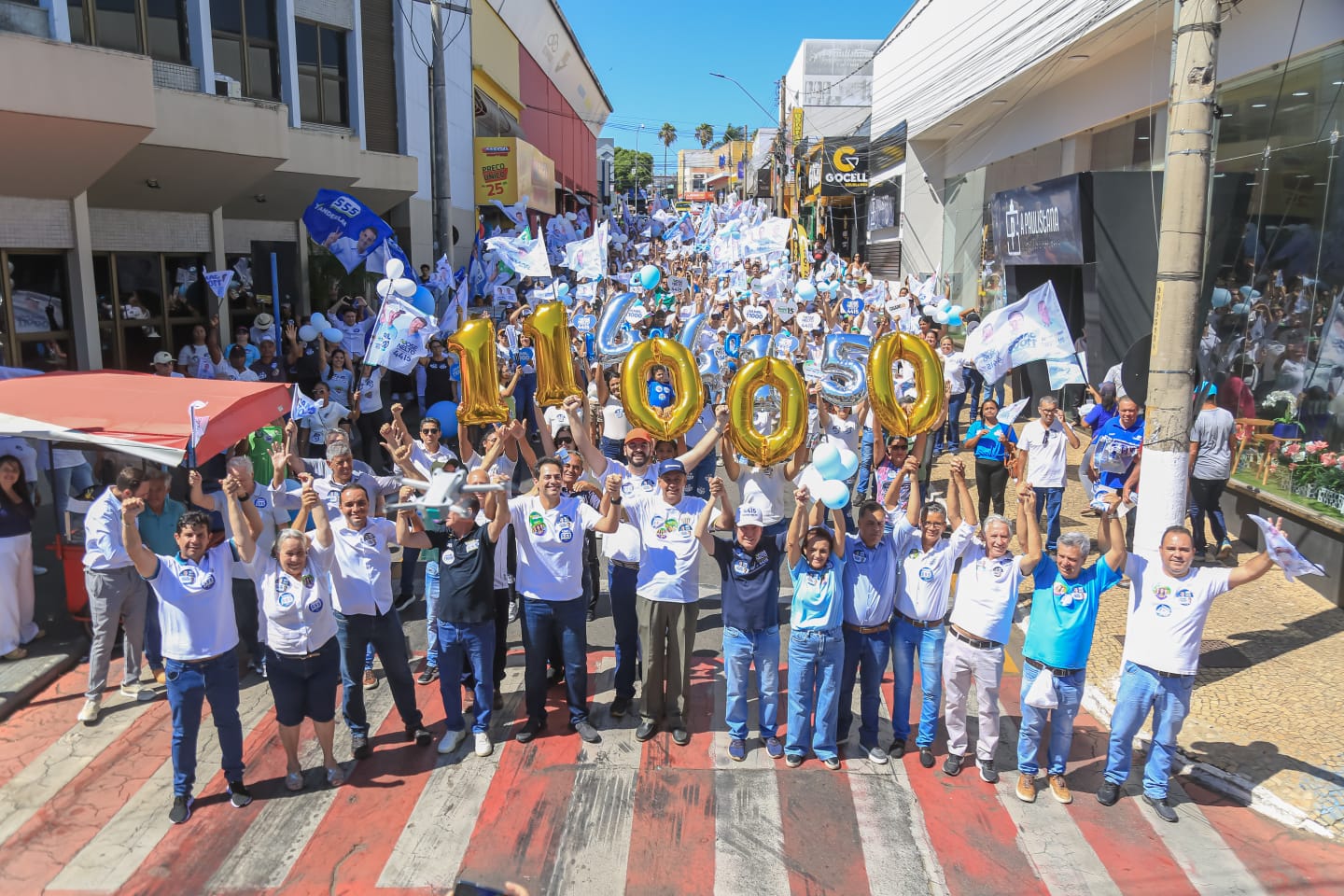 Jamil Calife e Velomar Rios conduzem Caminhada da Paz que leva milhares às ruas de Catalão